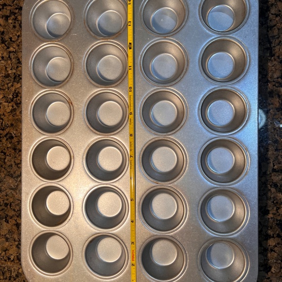Williams Sonoma Traditional Mini Muffin Pan, 24-Well - Picture 3 of 4